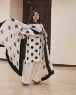 Zara Shahjahan: Embroidered Lawn Cotton & Digital Silk Ensemble - Image 2